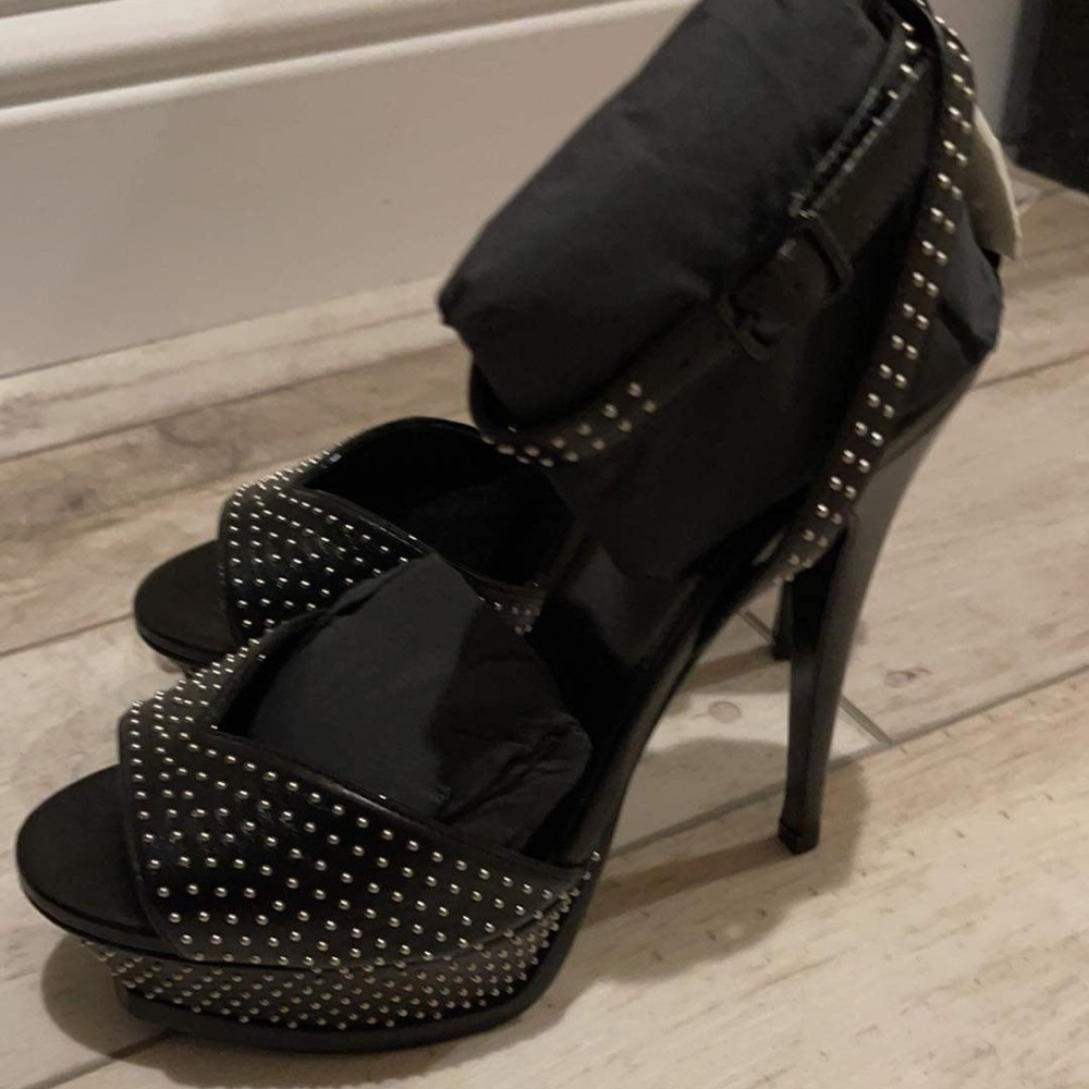 Saint Laurent platform pumps